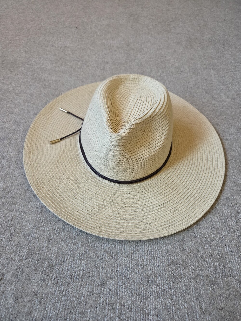 Wallaroo Montecito Adjustable Sun Hat - barely worn